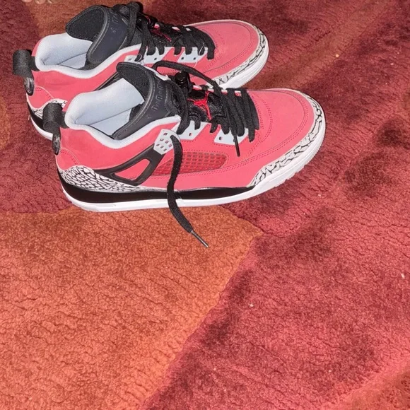 Jordan 4 rd and black - Picture 2 of 4